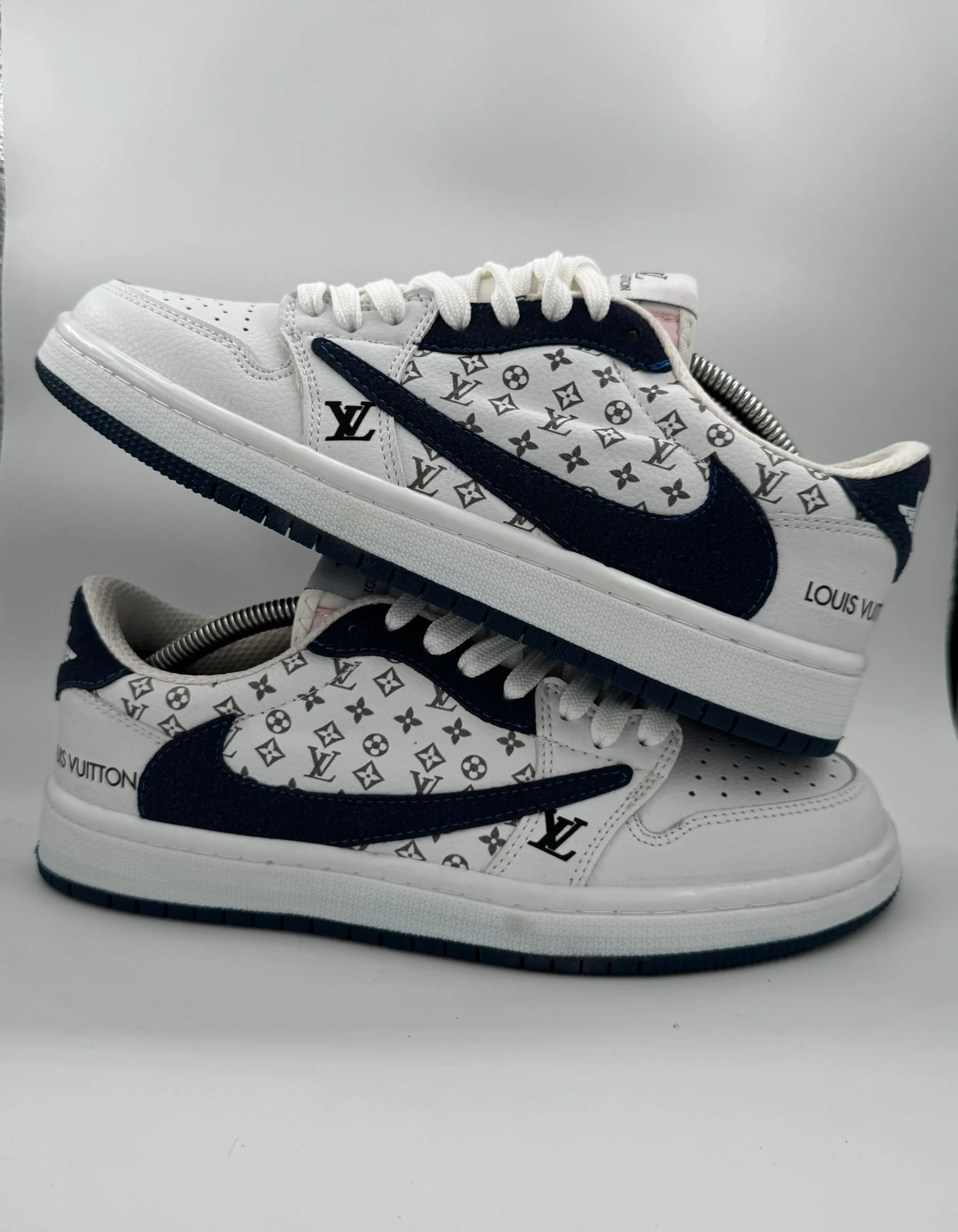 کفش ترویس LV