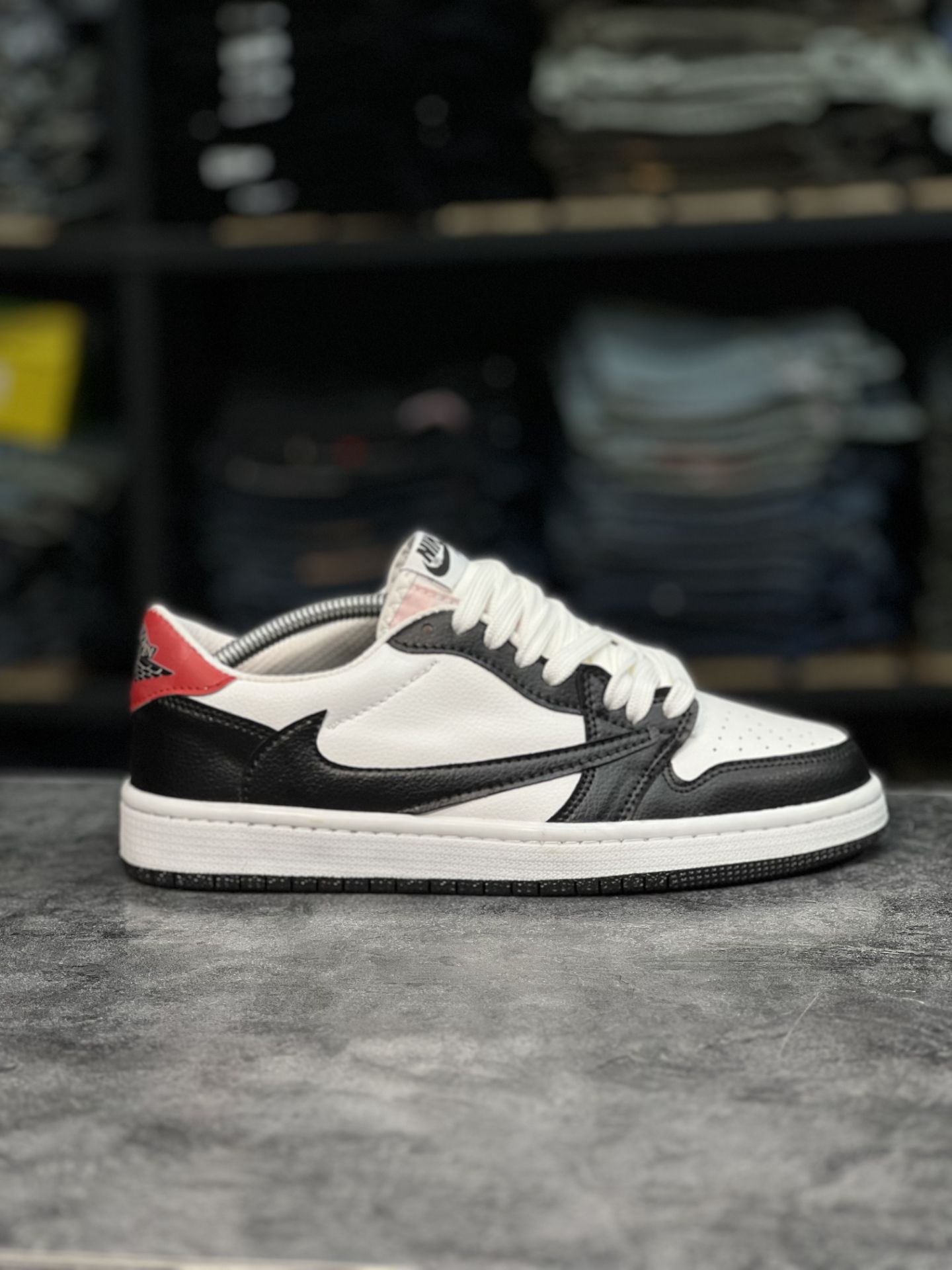 کفش ایرجردن ۱ لو سفید/مشکی (ساق کوتاه)