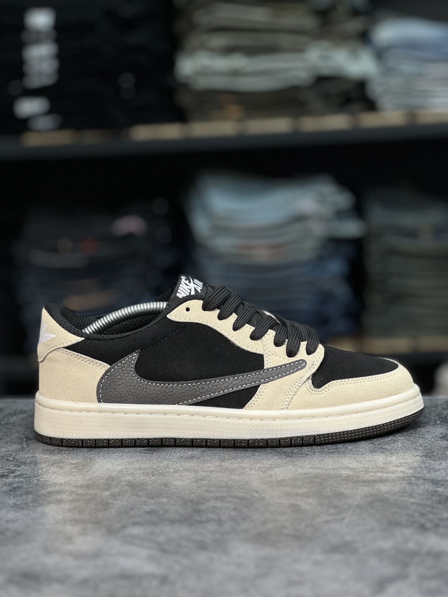 کتونی ساق کوتاه تراویس مردانه - طرح ایرجردن ۱ لو (استایل تراویس اسکات)